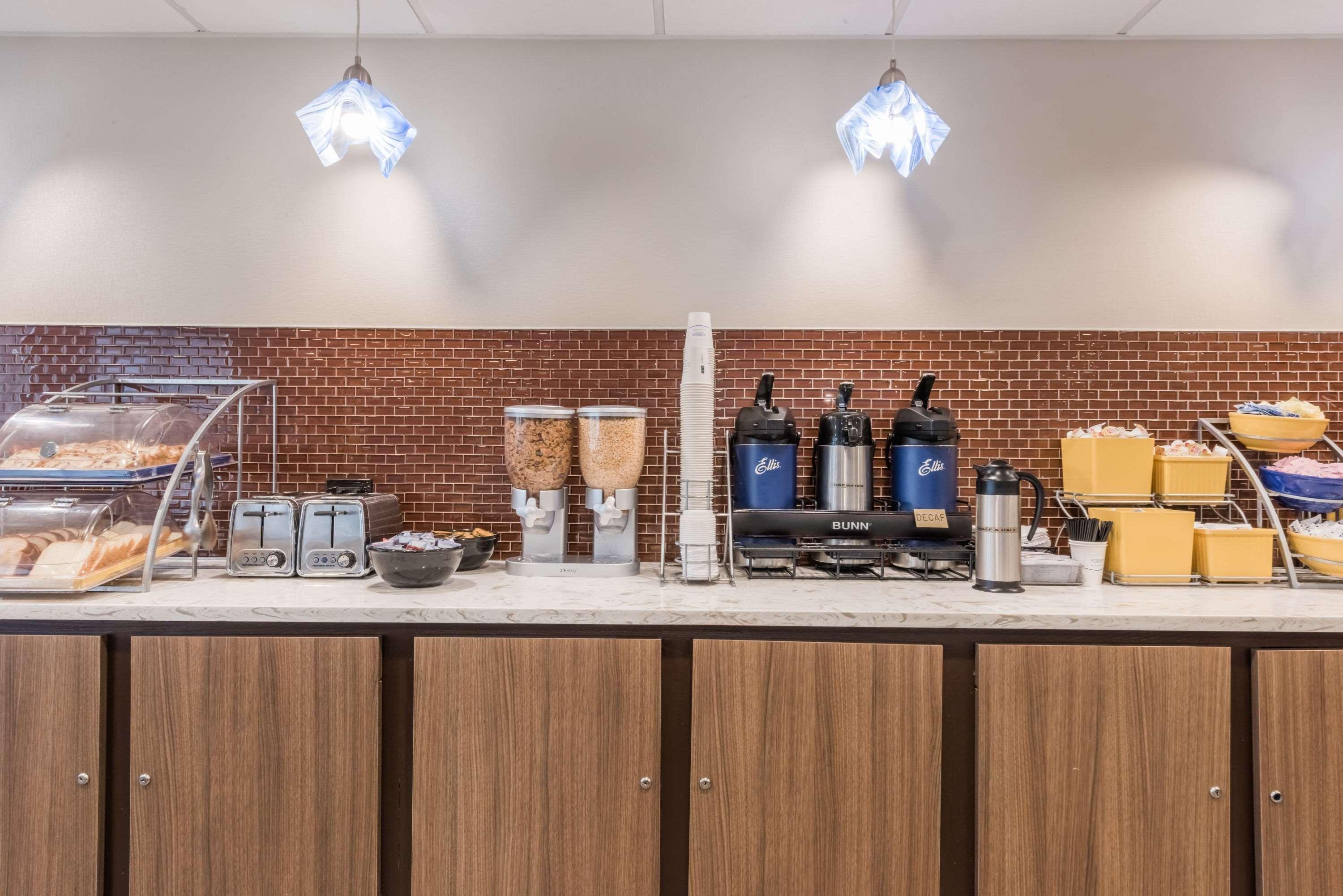 Days Inn By Wyndham Horsham Philadelphia מראה חיצוני תמונה