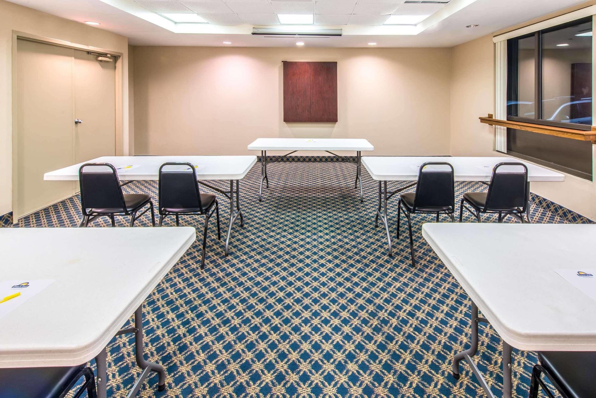 Days Inn By Wyndham Horsham Philadelphia מראה חיצוני תמונה